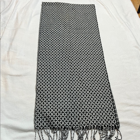 Aldo Other - Aldo Black and White Oval Geometric Scarf
